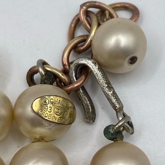 CHANEL Cream Pearl Necklace Timeless Sophistication Circa 93 - Picture 6 of 10